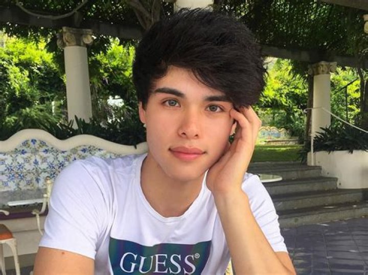 Alan Stokes Height: Uncovering The Truth!