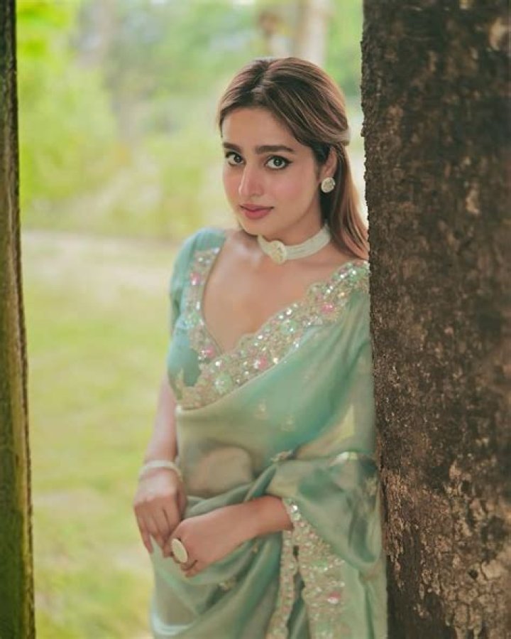 How Old Is Ayesha Khan? Uncover The Truth Today