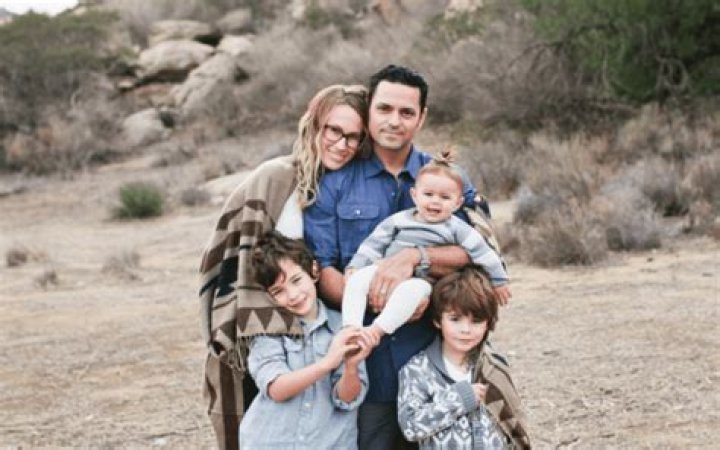 Unveiling The Mystery: Does Mike Vitar Have A Wife?