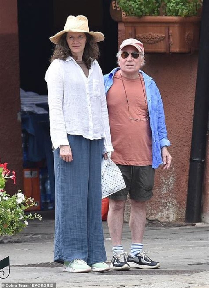 Edie Brickell's Height: Unraveling The Intriguing Insights