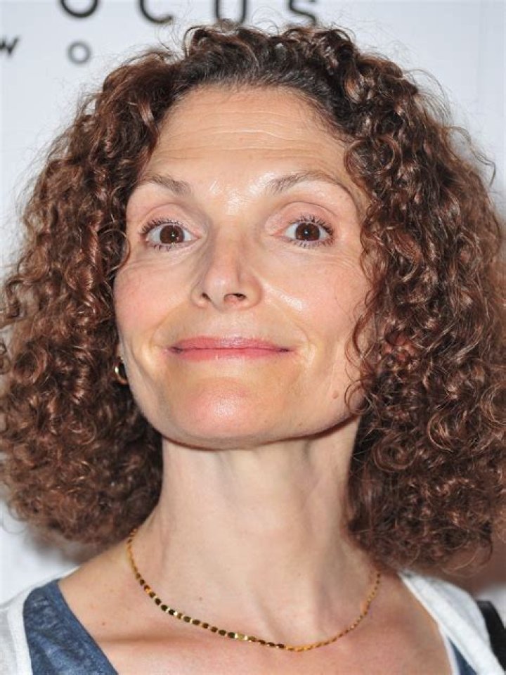 Unveiling The Talents Of Elizabeth Mastrantonio: A Journey Through Artistry
