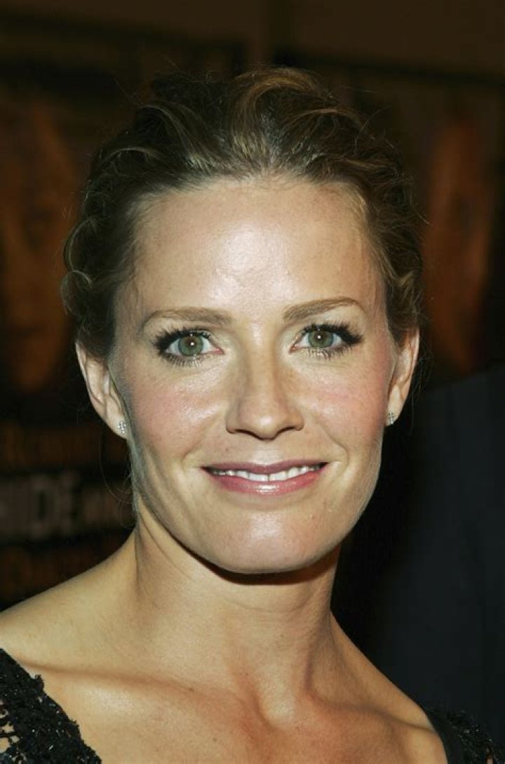 Unveiling The Life And Career Of Elizabeth Shue