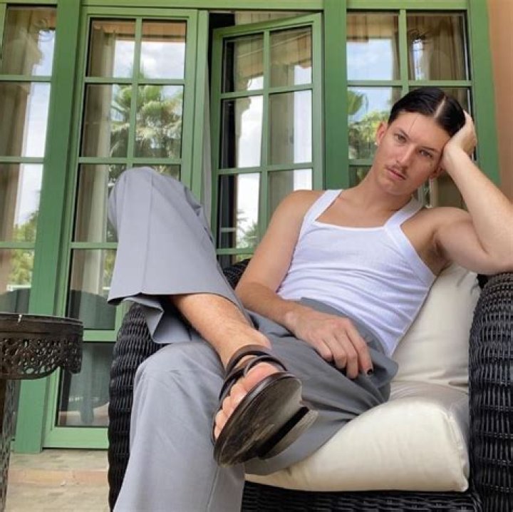 Unveiling The Enigma: Gus Dapperton's Height Revealed