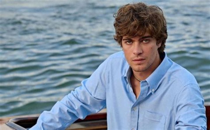 Lorenzo Zurzolo's Weight: The Details Revealed