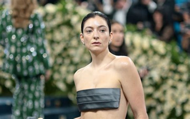 Is Lorde An LGBTQ+ Icon? Speculating Rumors And Sexual Orientation