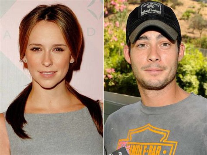 Jennifer Love Hewitt And Brian Hallisay's Relationship Timeline