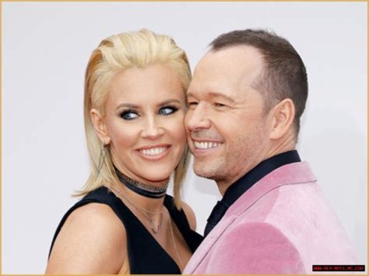 Breaking News: Jenny McCarthy To Divorce Husband!