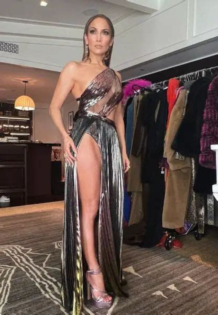 JLo's Measurements: The Ultimate Guide To Her Famous Physique