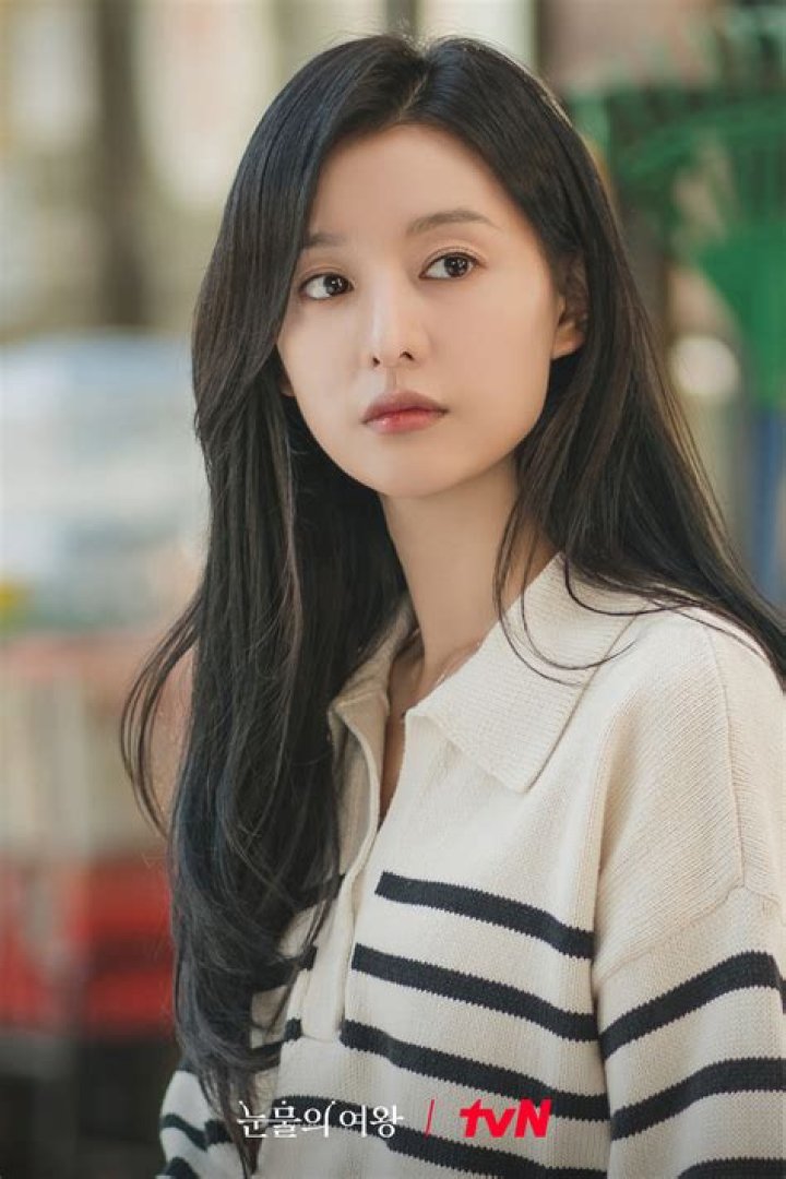 Unraveling The Mystery Of Kim Ji Won Dating: Who Has Captured Her Heart?