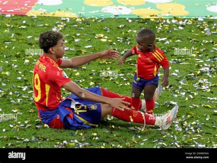 Meet Lamine Yamal And His Brother: Exploring Their Close Bond