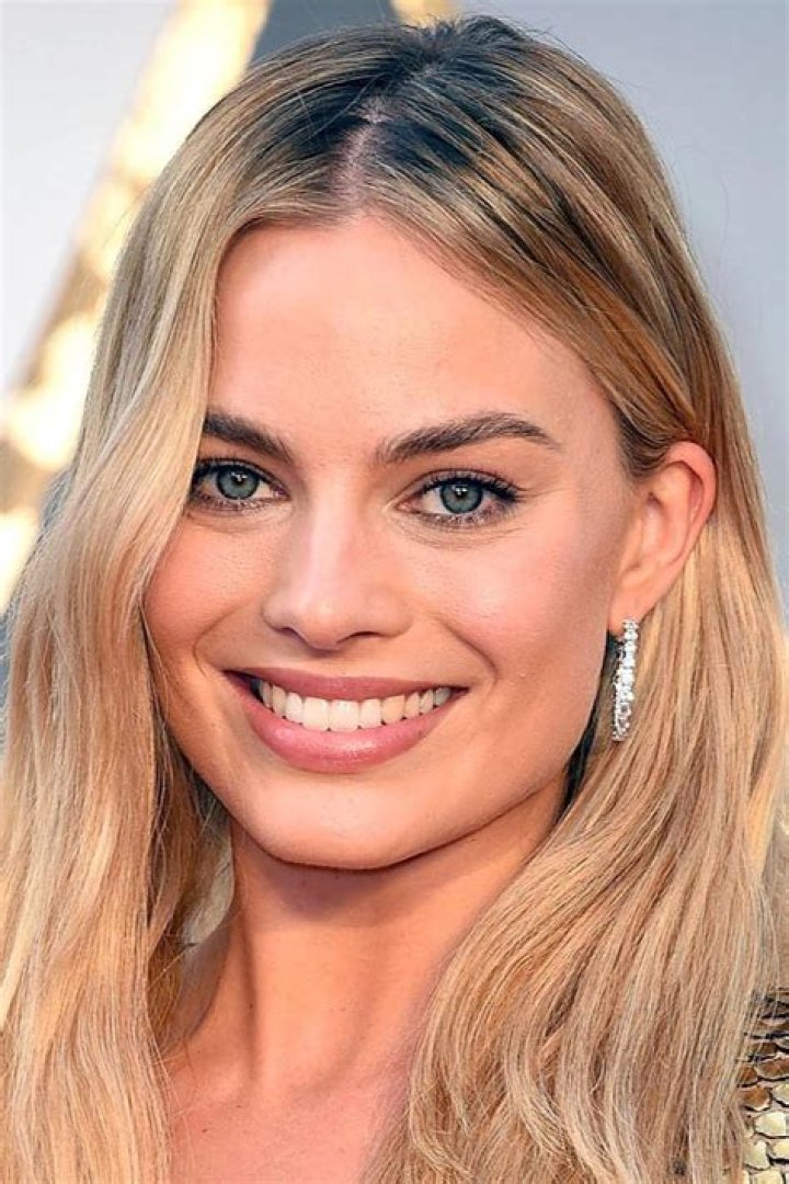 The Allure Of Margot Robbie: A Hollywood Icon
