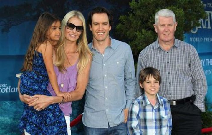 Exploring The Life Of Mark Paul Gosselaar's Dad: A Family Legacy