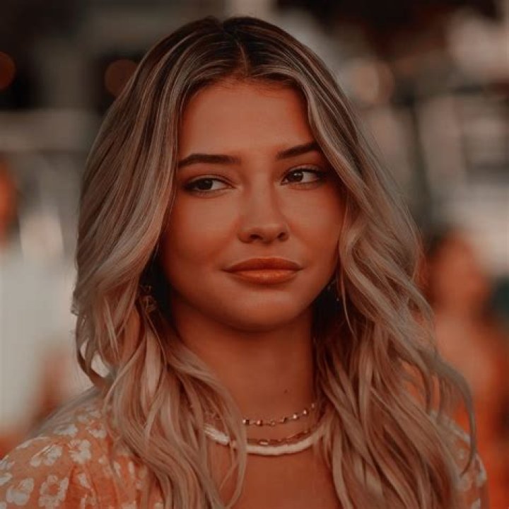 Unveiling The Allure Of Outer Banks Sarah: A Journey Through Fame