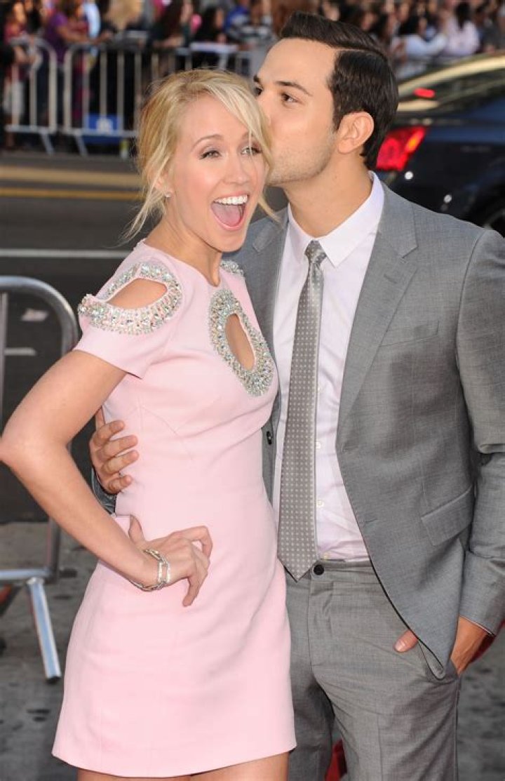 Meet Skylar Astin's Wife: Uncovering The Love Story