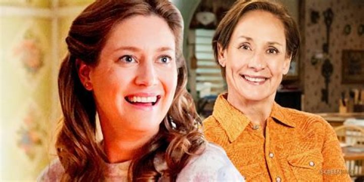 Zoe Perry's Salary On 'Young Sheldon' Revealed
